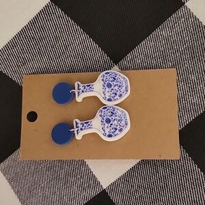 Vintage looking blue & white 1.75in stud vase, acrylic, dangle earrings New
